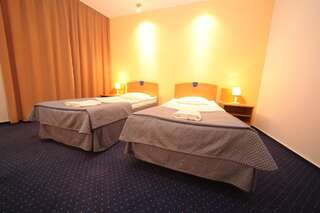 Отели типа «постель и завтрак» Eurohotel Baniocha Двухместный номер с 2 отдельными кроватями-9