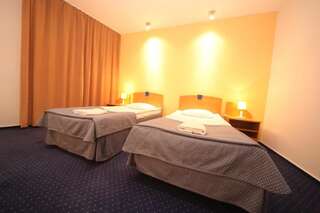 Отели типа «постель и завтрак» Eurohotel Baniocha Двухместный номер с 2 отдельными кроватями-15